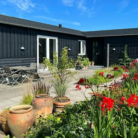 Feriehus I Med Orangeri Taet Pa Havnen Sæby