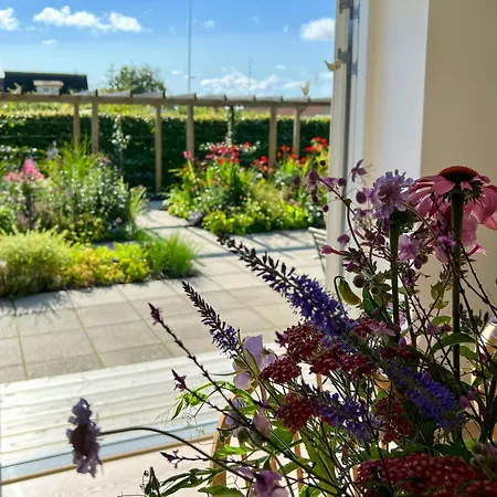 I Med Orangeri Taet Pa Havnen Feriehus *