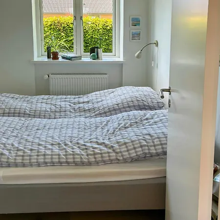 I Med Orangeri Taet Pa Havnen Sæby