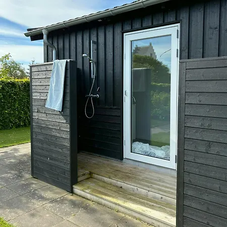 I Med Orangeri Taet Pa Havnen *