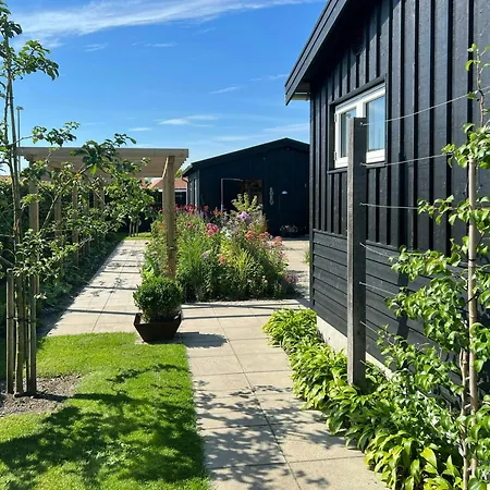 I Med Orangeri Taet Pa Havnen * Sæby