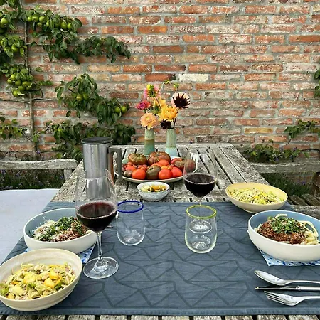 I Med Orangeri Taet Pa Havnen Casa de Férias *