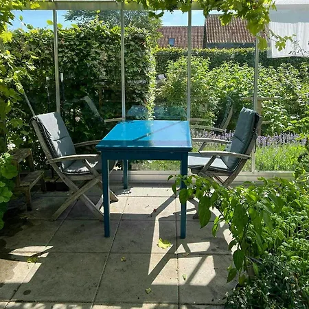 I Med Orangeri Taet Pa Havnen Casa de Férias Sæby