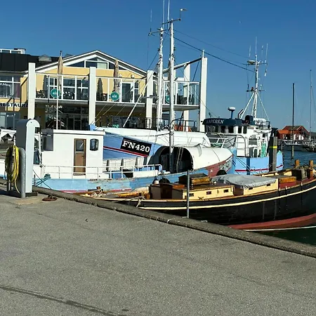 Casa de Férias I Med Orangeri Taet Pa Havnen *