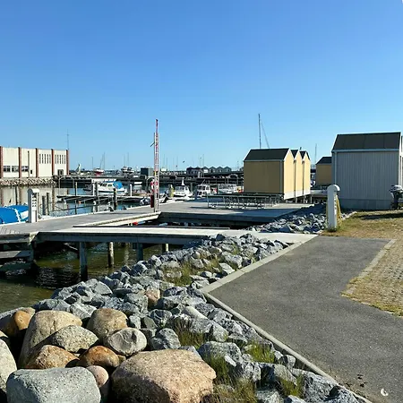 I Med Orangeri Taet Pa Havnen * Sæby